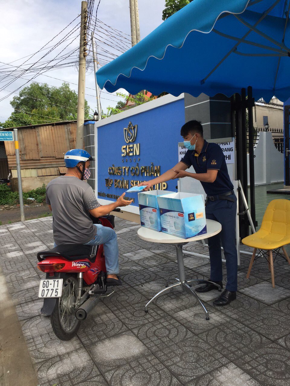 FREE MASK DISTRIBUTION POINT IN NHON TRACH !!!